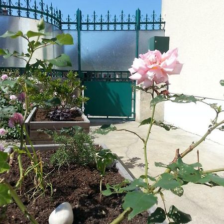 Bed and Breakfast Campagn'Arts Villechetif Экстерьер фото